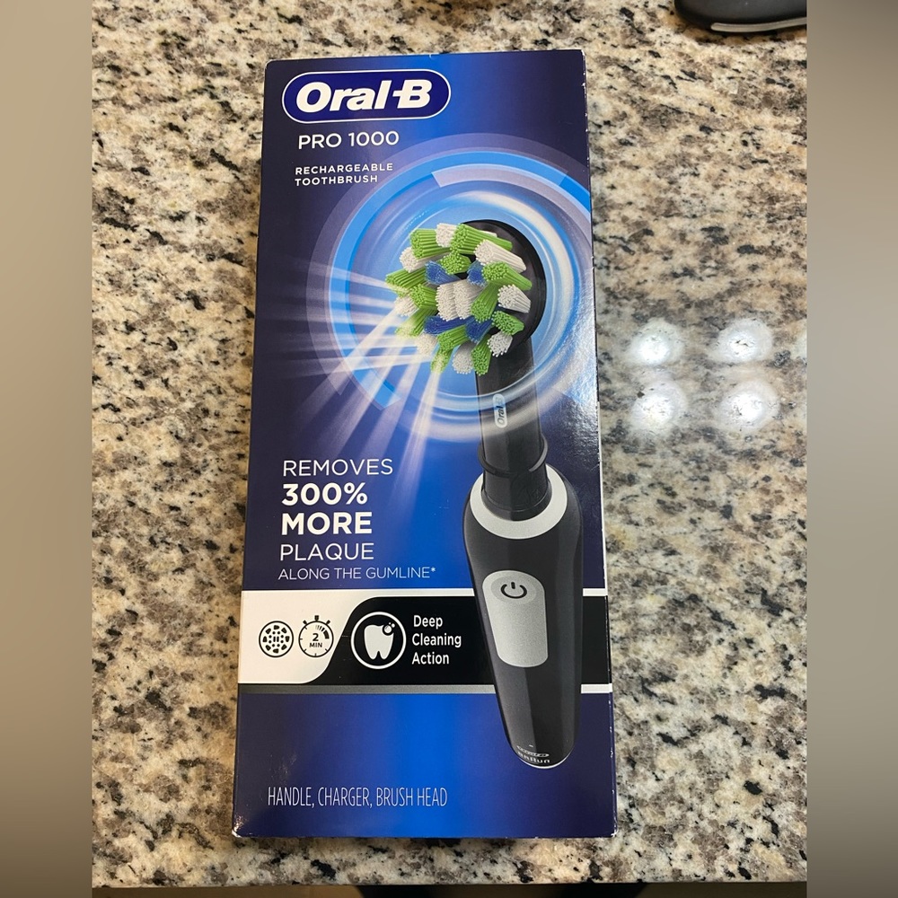 Oral B Pro 1000 Toothbrush